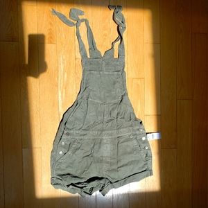 American Eagle short overalls shortalls